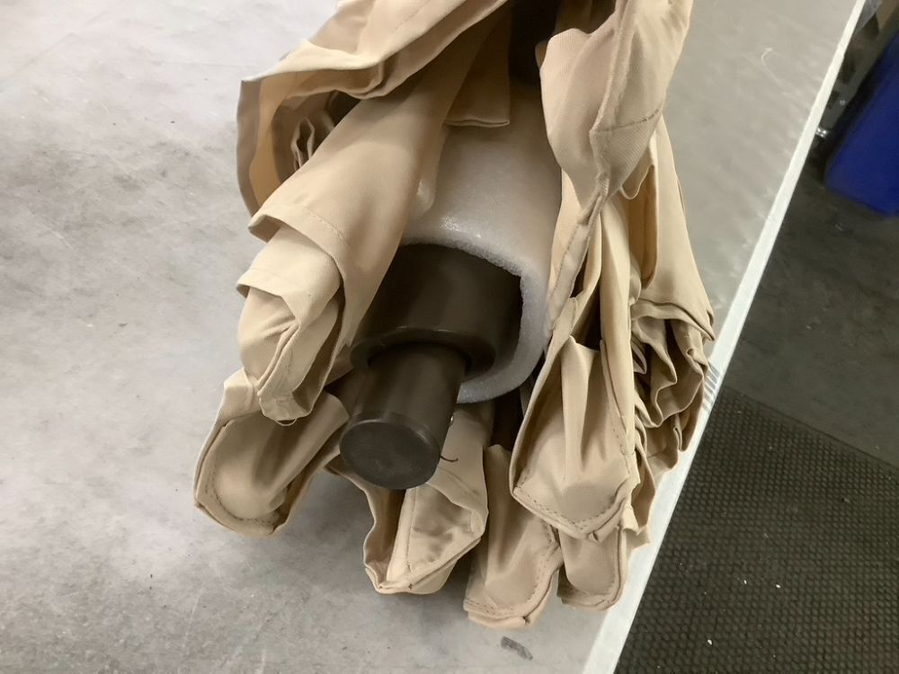 9' Market Patio Umbrella - Image 4 - Lot 597