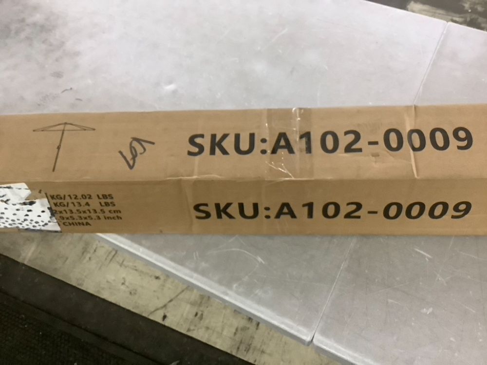 9' Market Patio Umbrella - Image 5 - Lot 597