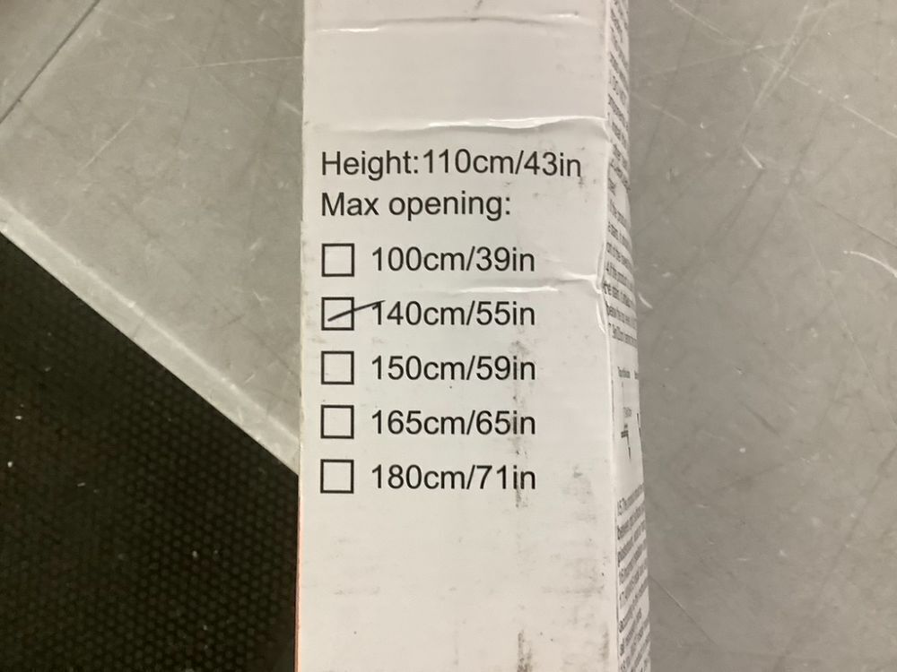 Retractable Baby Gate - Image 5 - Lot 696