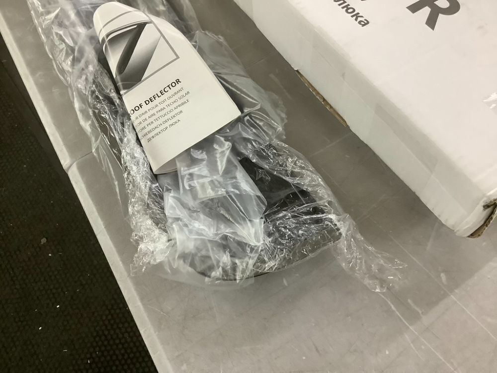 Extra Durable Sunroof Visor Wind Deflector 35.6" - Image 5 - Lot 694