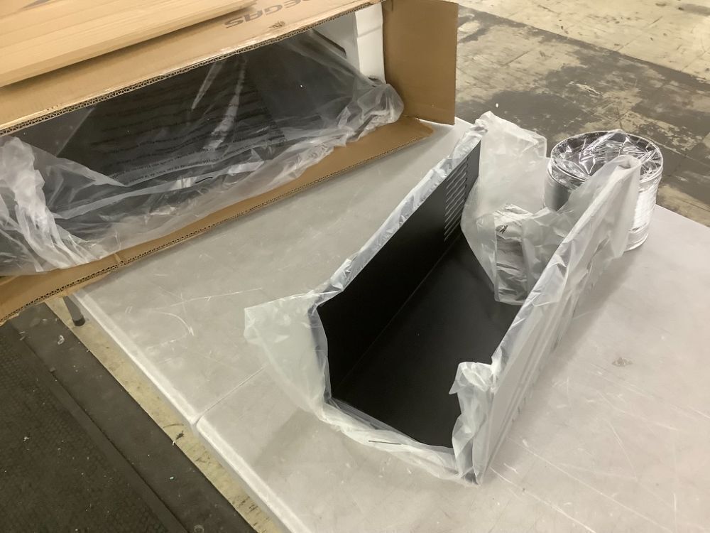 FIREGAS Black Range Hood 30 inch, 450 CFM - Image 3 - Lot 199