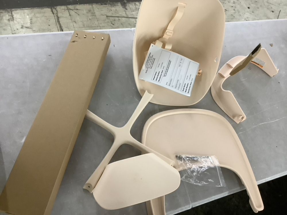 Lalo The Chair Convertible 3-in-1 High Chair, Dishwasher Safe Tray, Adjustable Footrest, Grapefruit - Image 7 - Lot 391