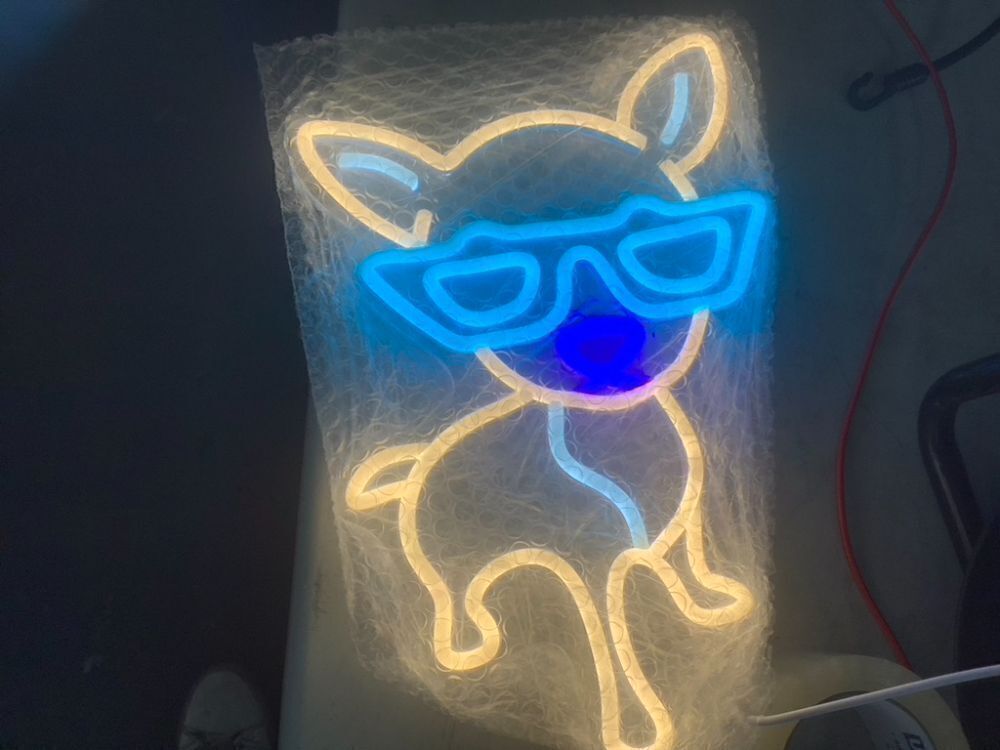 LED Neon Dog Wearing Sunglasses Sign - Image 1 - Lot 402