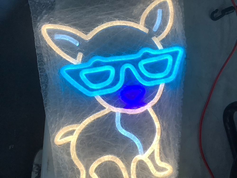 LED Neon Dog Wearing Sunglasses Sign - Image 2 - Lot 402