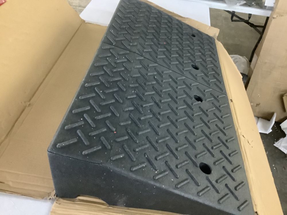 DNA MOTORING 6.9" Rise Heavy Duty Rubber Curb Ramp, 39 in L x 19.5 in W - Image 3 - Lot 793