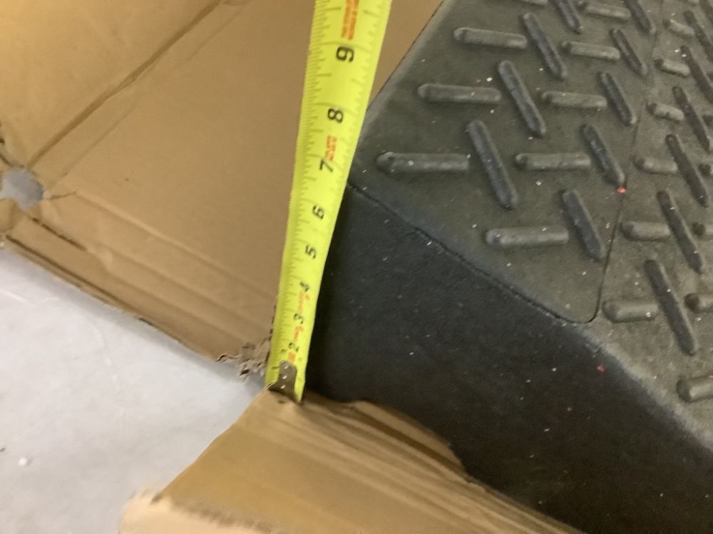 DNA MOTORING 6.9" Rise Heavy Duty Rubber Curb Ramp, 39 in L x 19.5 in W - Image 8 - Lot 793