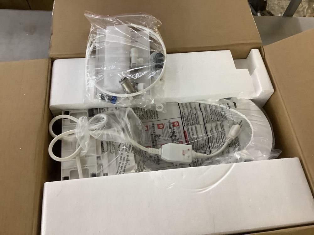 VALBELV Electric Elongated Bidet Toilet Seat with Dryer & Warm Water, Rear/Front/SPA Wash, Slow Close, Remote Control - Image 2 - Lot 138JF