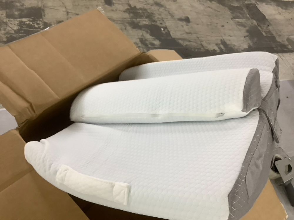 Bed Wedge Pillow - Image 3 - Lot 507