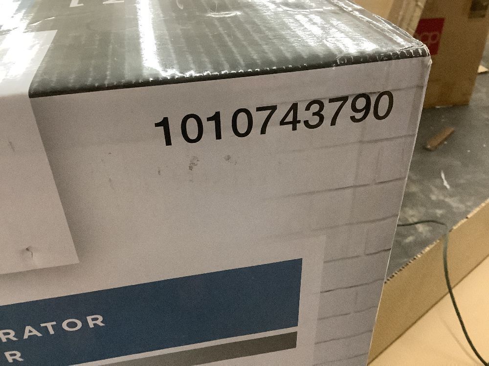 Vissani 3.1 cu. ft. 2-Door Mini Refrigerator in Stainless Steel with Freezer - Image 9 - Lot 54JF