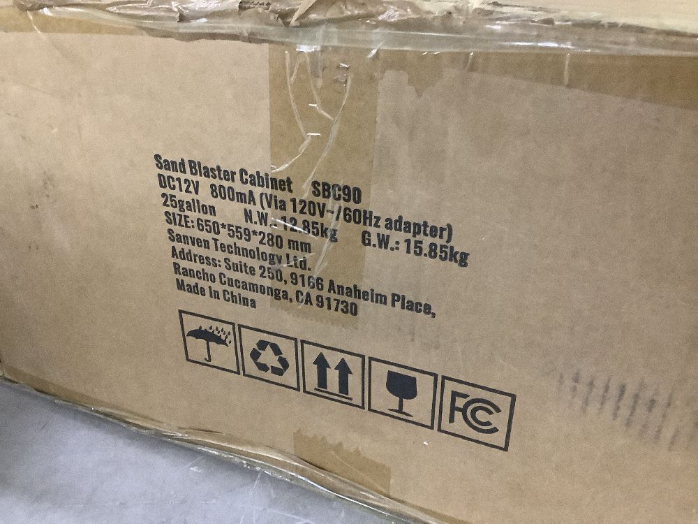 VEVOR 25 Gal. Sandblasting Cabinet 40 to 120 PSI with Blasting Gun for Paint Stain Rust Removal - Image 3 - Lot 51JF