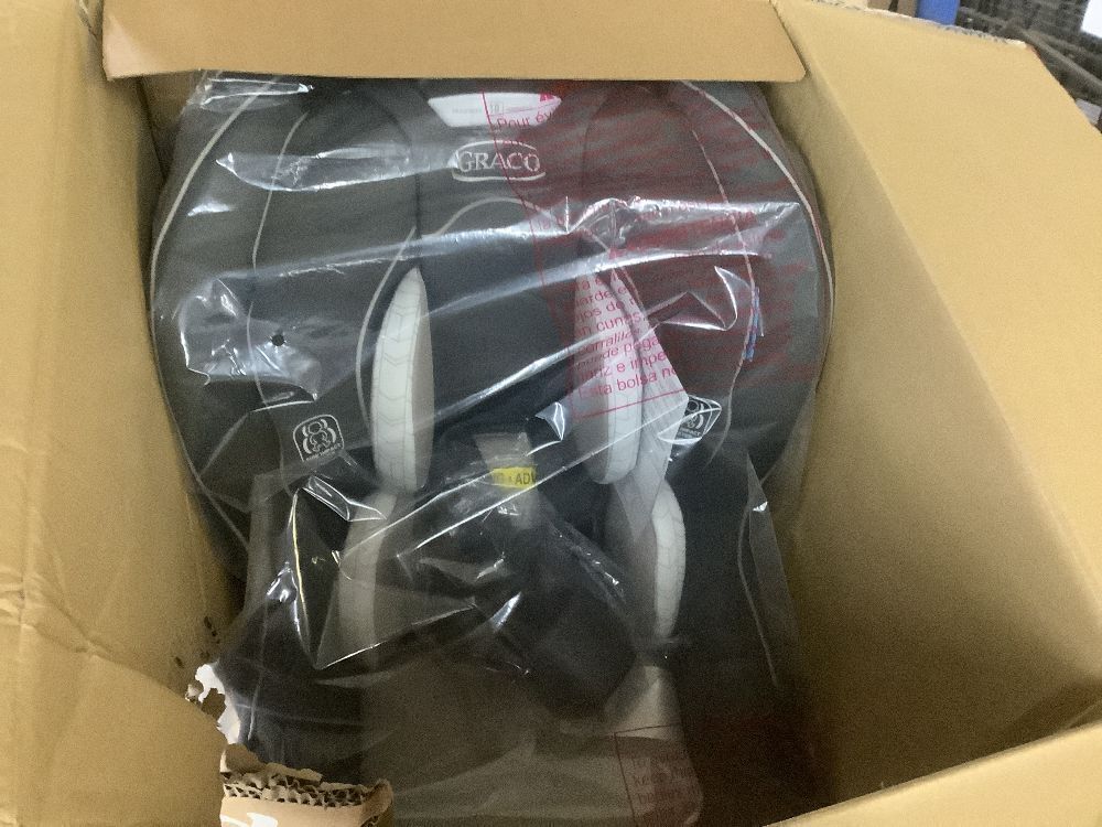 Graco Extend2Fit Convertible Baby Car Seat, Rear and Forward Facing, Adjustable Extension Panel for Extra Legroom, Gotham - Image 2 - Lot 52JF