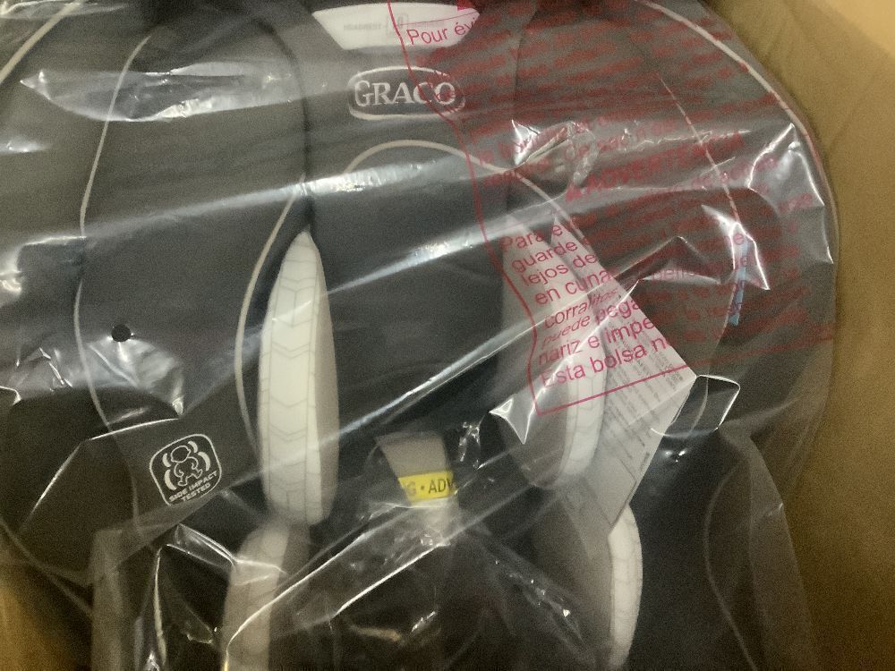 Graco Extend2Fit Convertible Baby Car Seat, Rear and Forward Facing, Adjustable Extension Panel for Extra Legroom, Gotham - Image 3 - Lot 52JF