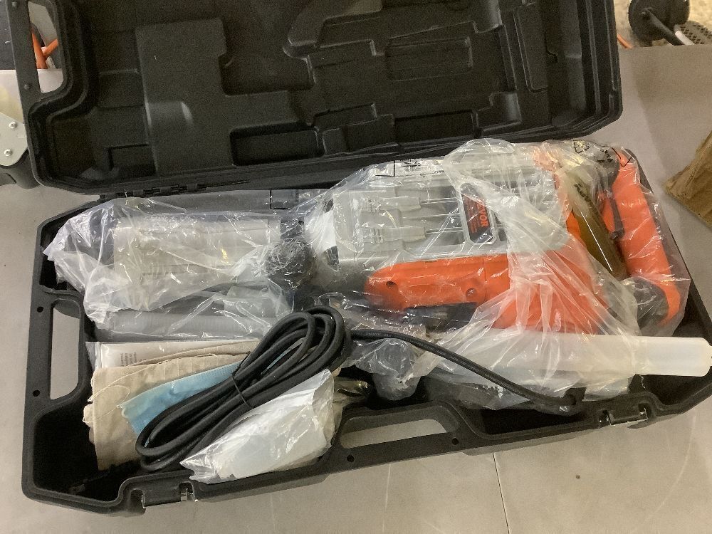 VEVOR 28.7 in. x 7 in. Demolition Jack Hammer, 3500W, 1900 BPM - Image 2 - Lot 24JF