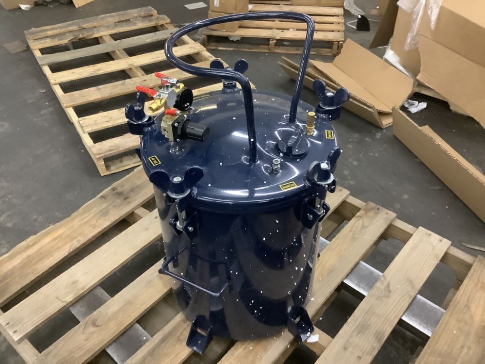 10 Gallon Heavy Duty Steel Pressure Pot Paint Tank with Clamp on Lid, Caster Wheels, Manual Mixing Agitator, Regulator & Pressure Gauge for Resin Casting, Large Volume - Image 4 - Lot 27JF