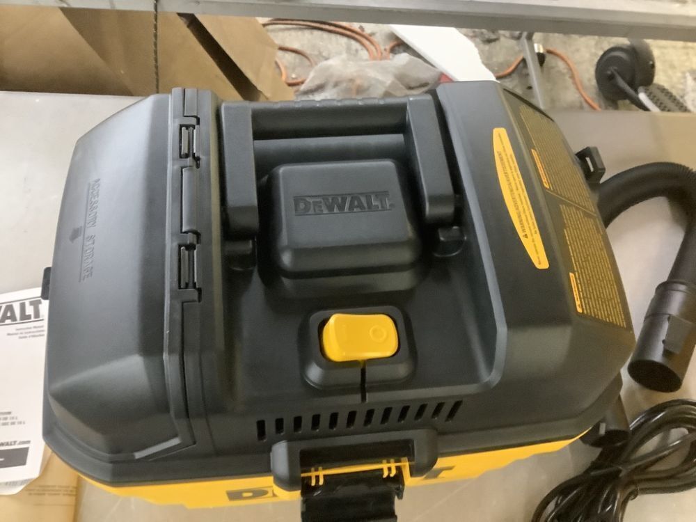 DEWALT 4 Gal. 5.0 HP Poly Wet/Dry Vacuum with Hose and Accessories - Image 4 - Lot 31JF