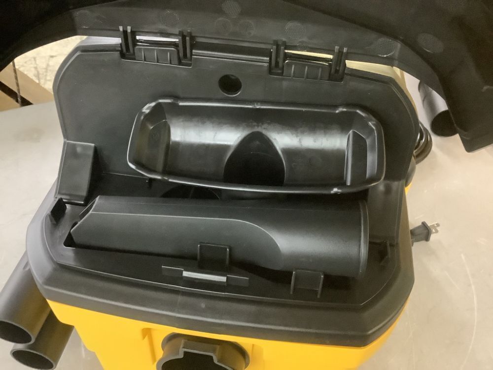 DEWALT 4 Gal. 5.0 HP Poly Wet/Dry Vacuum with Hose and Accessories - Image 7 - Lot 31JF
