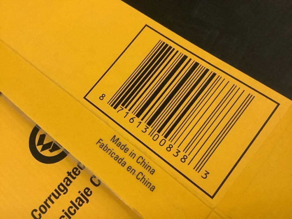 DEWALT 4 Gal. 5.0 HP Poly Wet/Dry Vacuum with Hose and Accessories - Image 9 - Lot 31JF