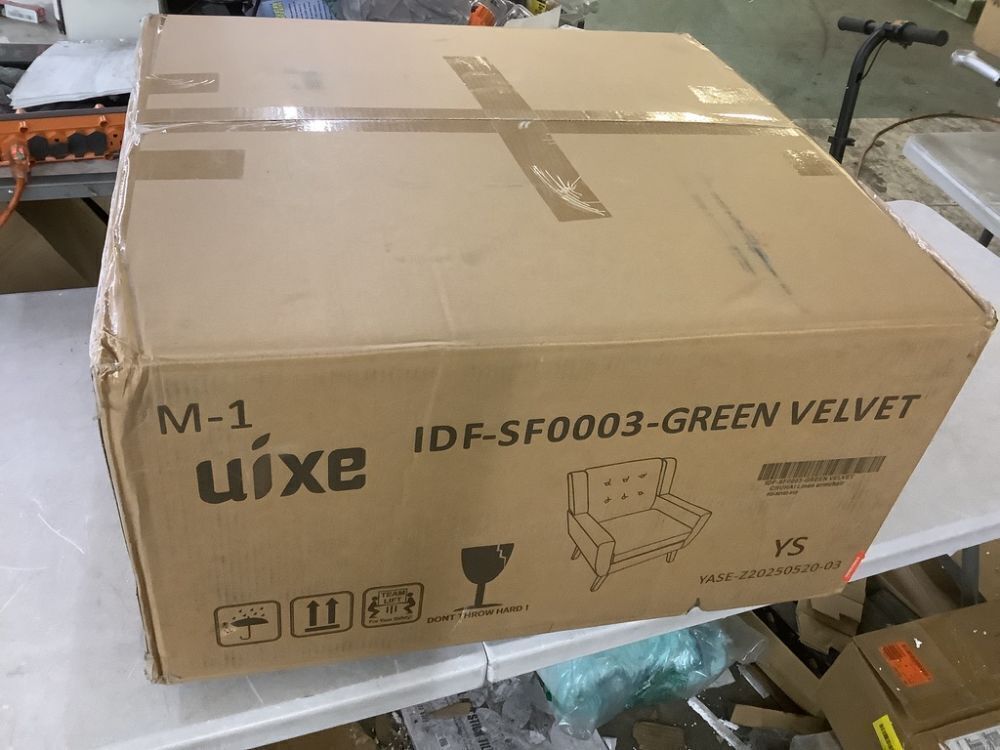 Uixe Mid-Century Modern Button Green Velvet Accent Arm Chair - Image 2 - Lot 33JF