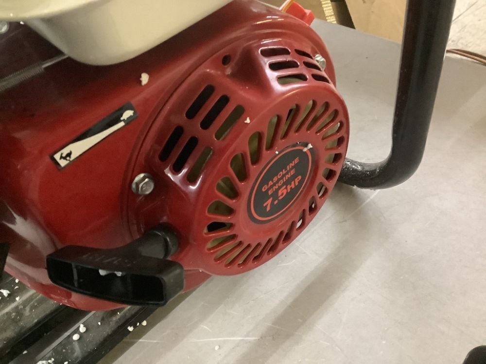 Gas Engine Water Pump - For Repair, Engine has Compression - Image 4 - Lot 136