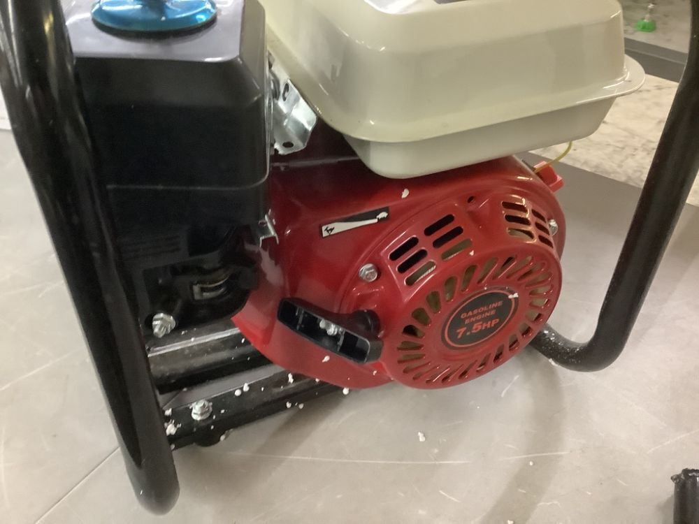 Gas Engine Water Pump - For Repair, Engine has Compression - Image 6 - Lot 136