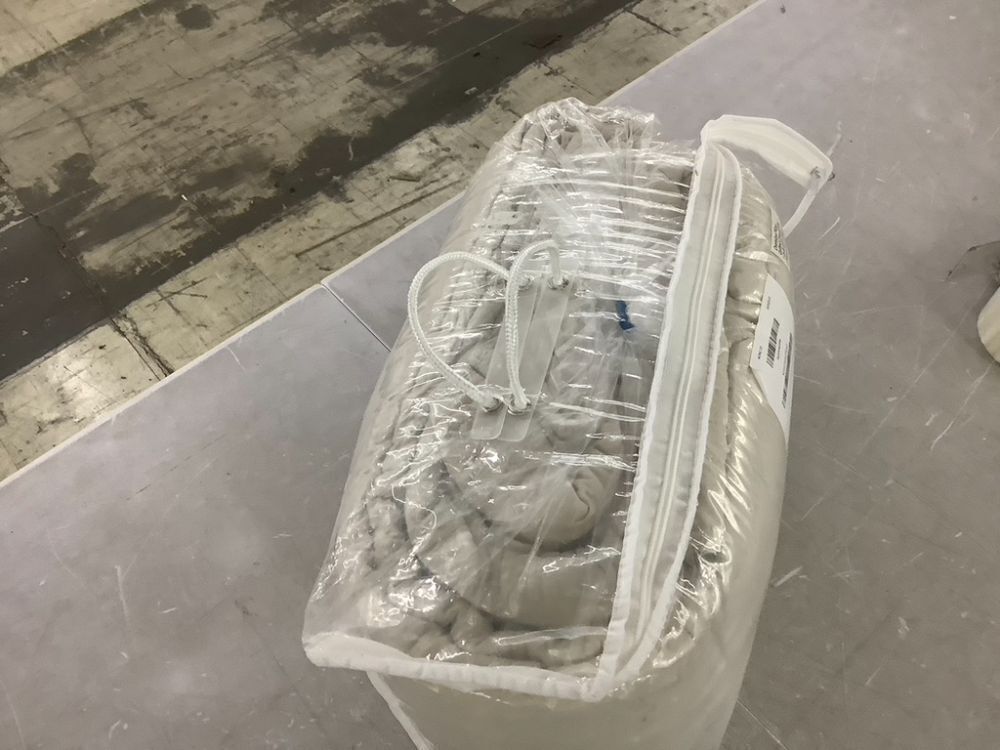 Lady Ann Oversized King Quilted Coverlet Set - Image 4 - Lot 410