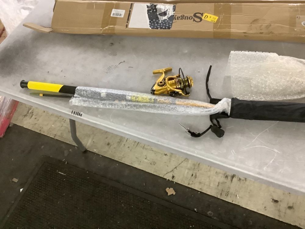 Sougayilang Fishing Rod and Spinning Reel Combo - Image 1 - Lot 610