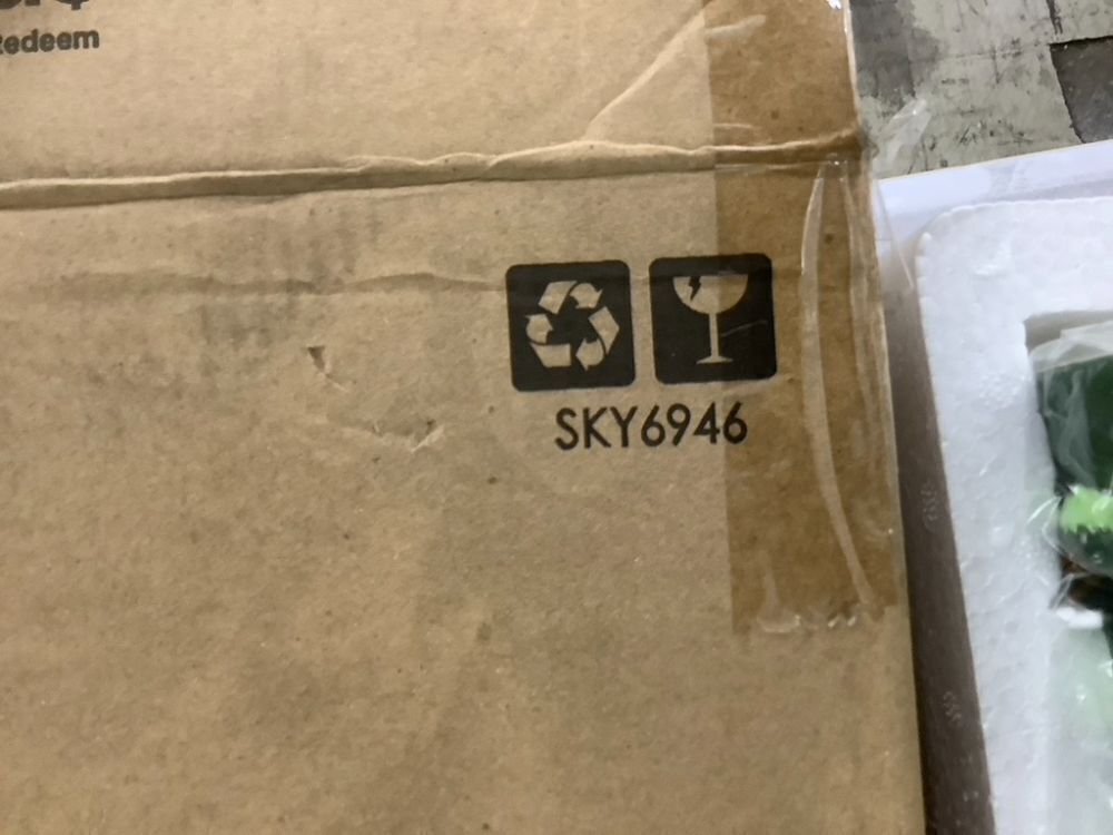 Set of 3 Pre-Lit Ceramic Tabletop Christmas Trees - Image 5 - Lot 542