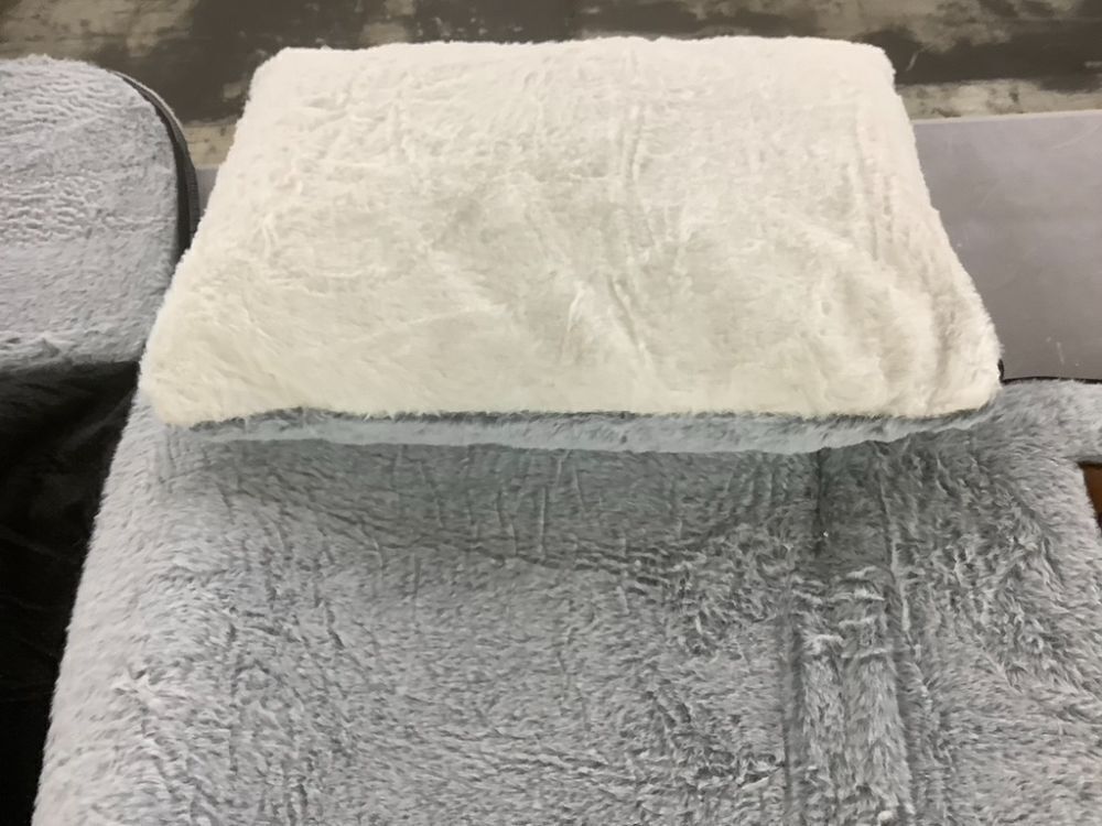 Foldable Cat Cave Bed - Image 4 - Lot 743