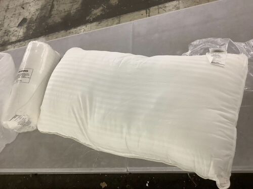 Set of 2 Bed Pillows - Lot 748