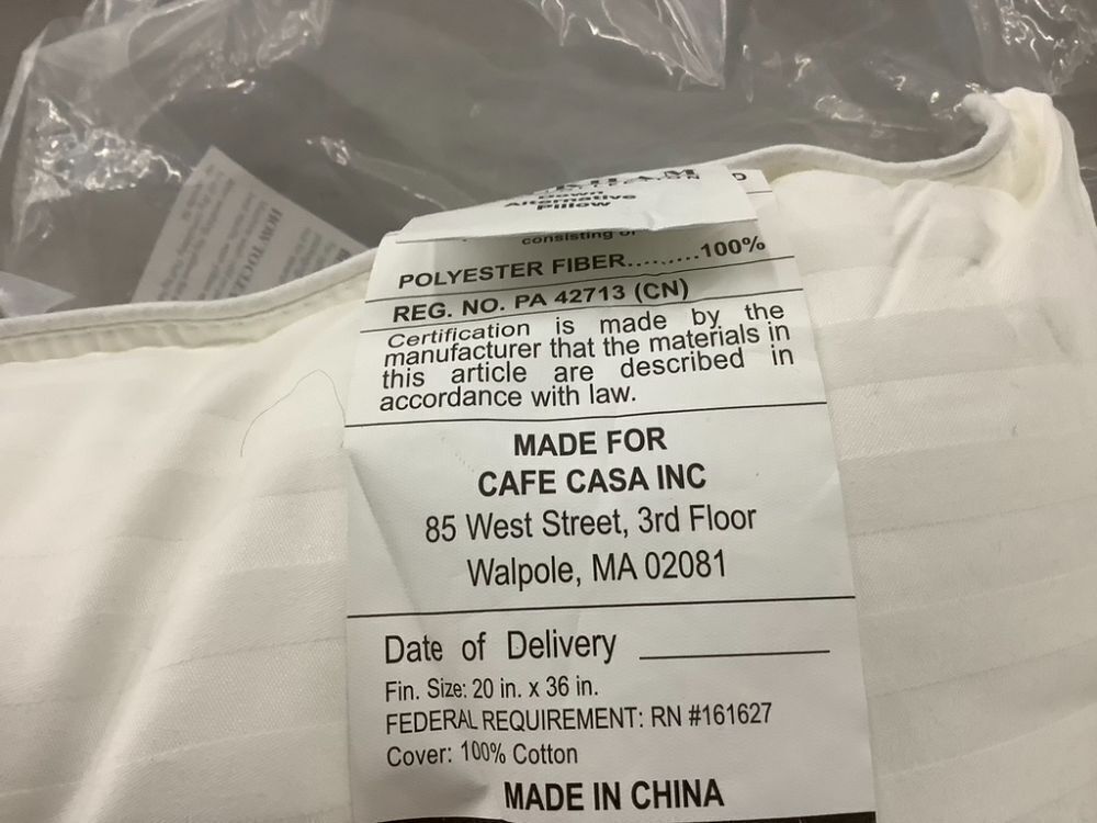 Set of 2 Bed Pillows - Image 4 - Lot 748