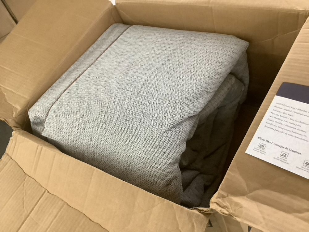 Area Rug 8' x 10' - Image 1 - Lot 208