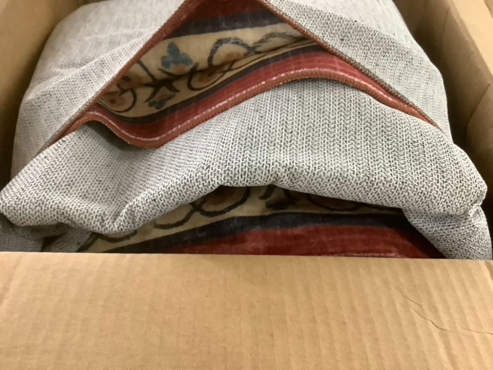 Area Rug 8' x 10' - Image 2 - Lot 208