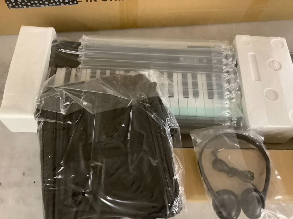 88 Key Semi Weighted Electronic Digital Piano with Music Stand - Image 4 - Lot 247