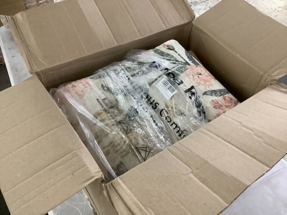 Floral Area Rug, 6' x 9' - Image 4 - Lot 249