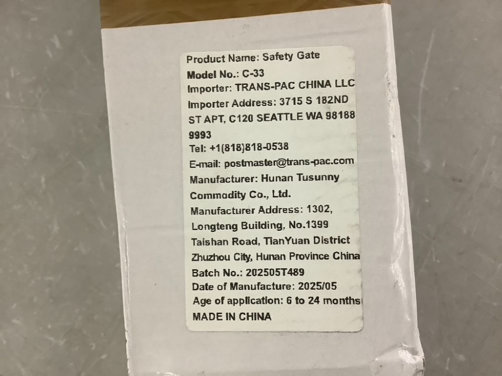 Retractable Baby Gate - Image 3 - Lot 549