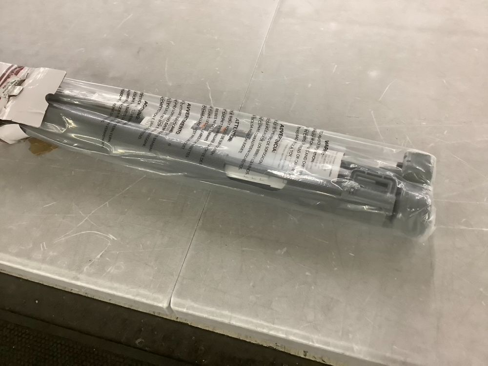 Retractable Baby Gate - Image 4 - Lot 549