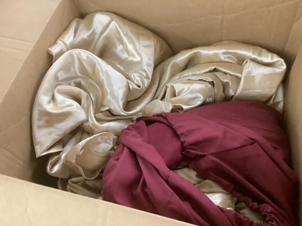 Lot of Champagne Satin Tablelcoths, 90" x 156" - Image 3 - Lot 550