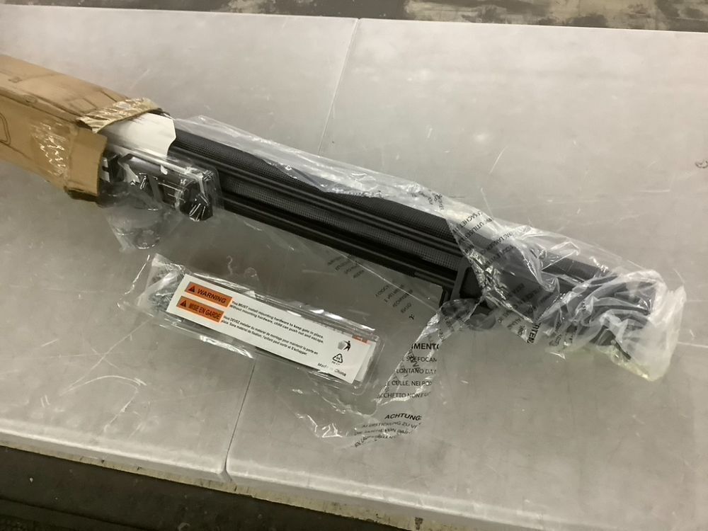 Retractable Baby Gate - Image 1 - Lot 650