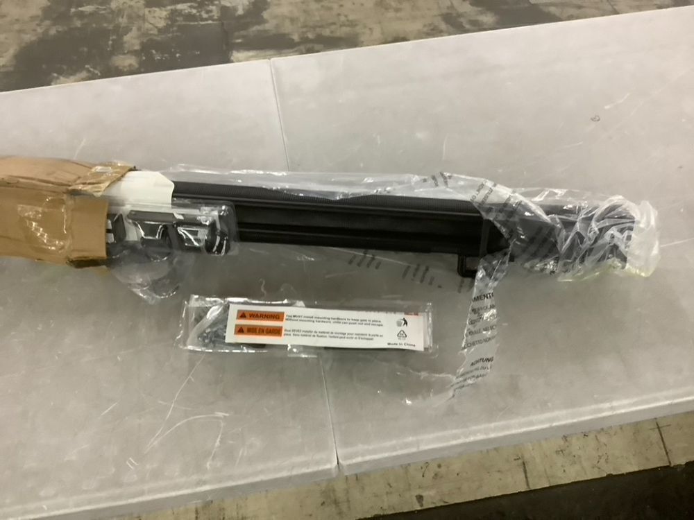 Retractable Baby Gate - Image 2 - Lot 650