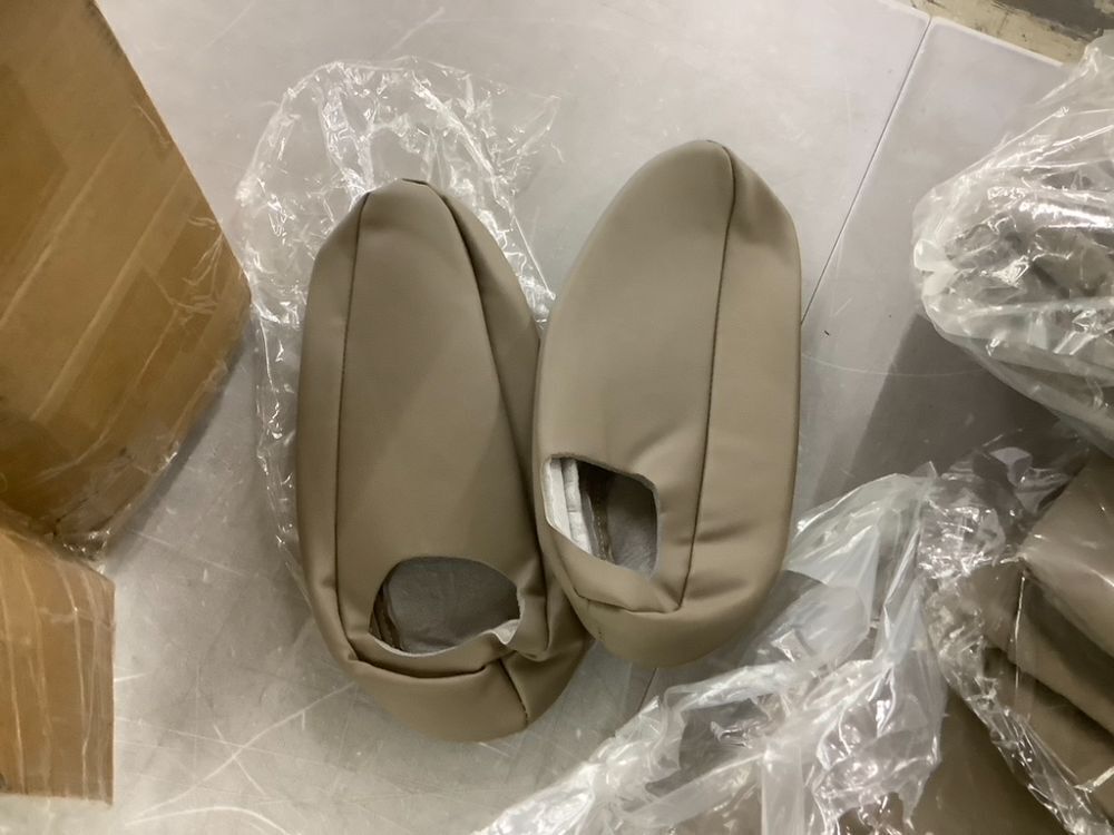 Seat Covers and Armrest Covers for Chevy Silverado Avalanche GMC Sierra 2003-2007 - Image 4 - Lot 744