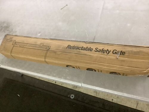 Retractable Baby Gate - Lot 547