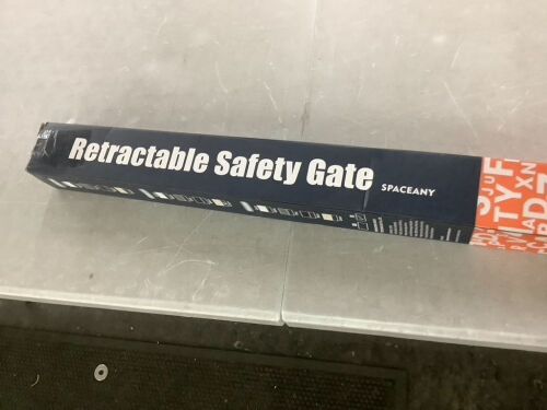 Retractable Baby Gate - Lot 742