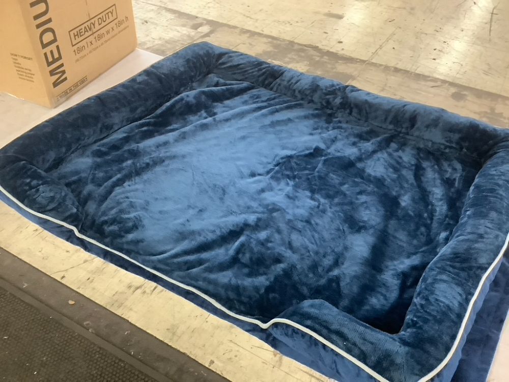 Large Pet Bed - Image 2 - Lot 439