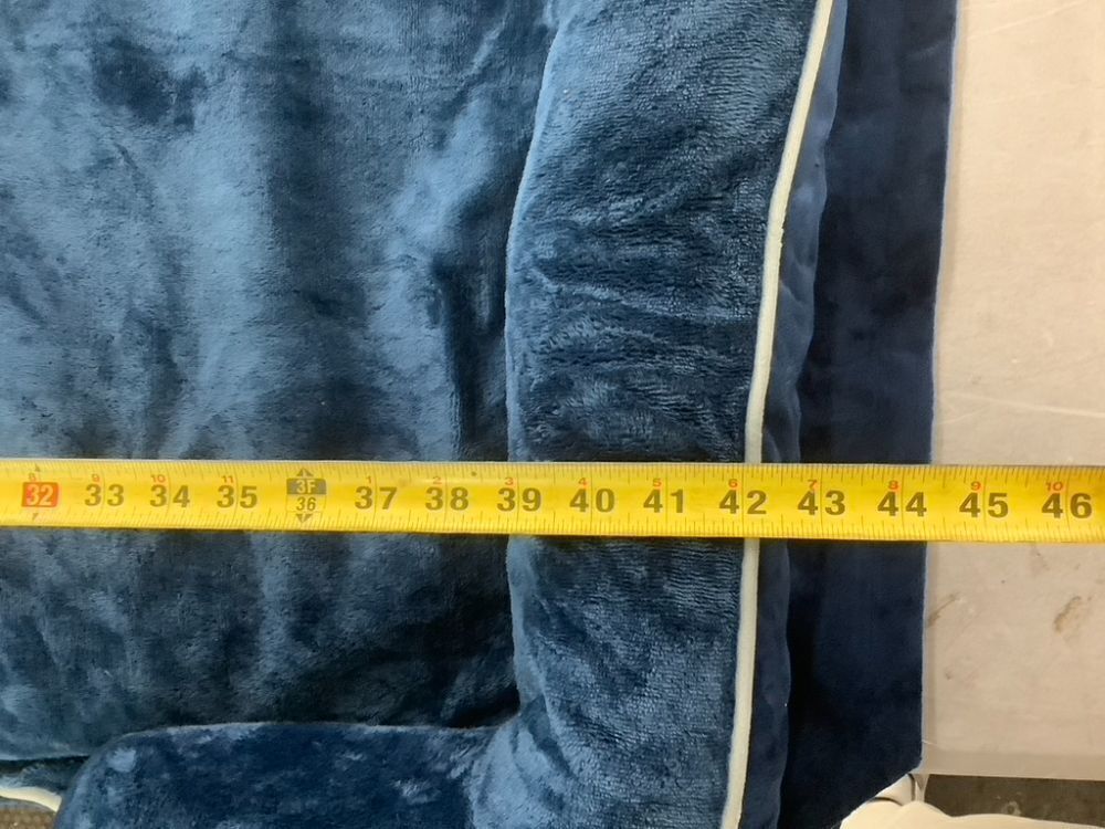 Large Pet Bed - Image 5 - Lot 439