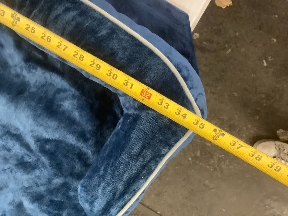 Large Pet Bed - Image 6 - Lot 439