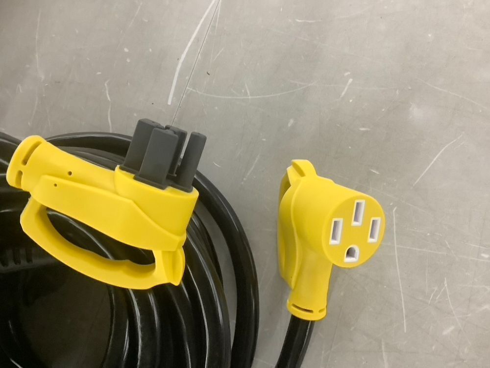 RV Extension Cord - Image 3 - Lot 633