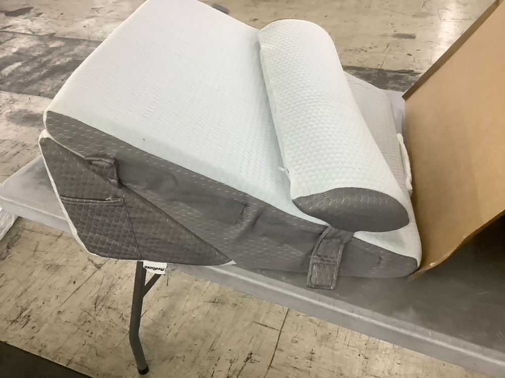 BedLuxe Bed Wedge Pillows - Image 1 - Lot 740