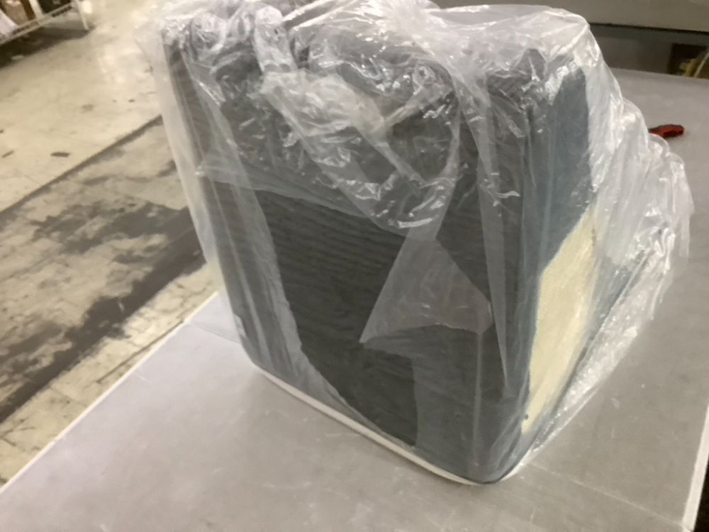 Pet Stairs 28" x 20" - Image 3 - Lot 732