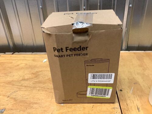 Automatic Pet Feeder - Lot 8