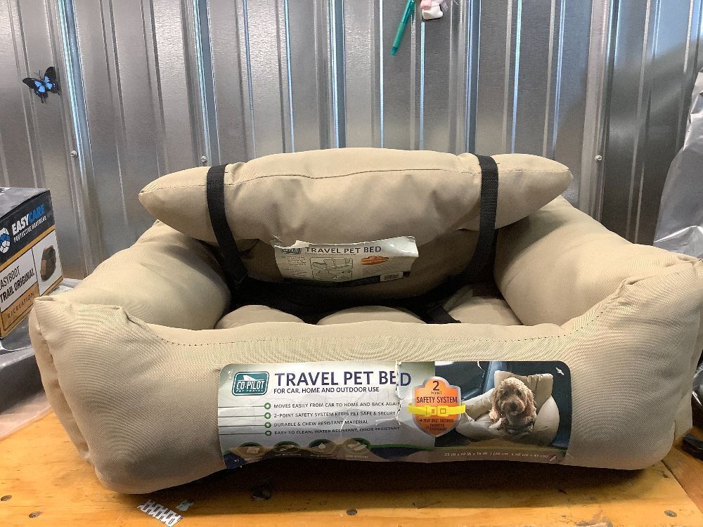 Precious Tails Seat Belt Compatible Travel Bolster Cat & Dog Bed - Image 2 - Lot 9022